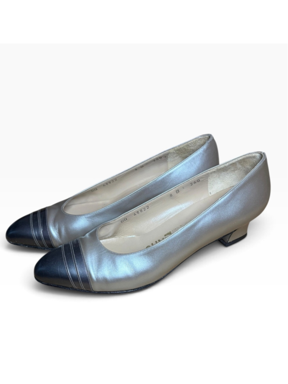 Women's Salvatore Ferragamo Heels Size 8 Beige and Blue Cap Toe Pumps - Picture 3 of 9